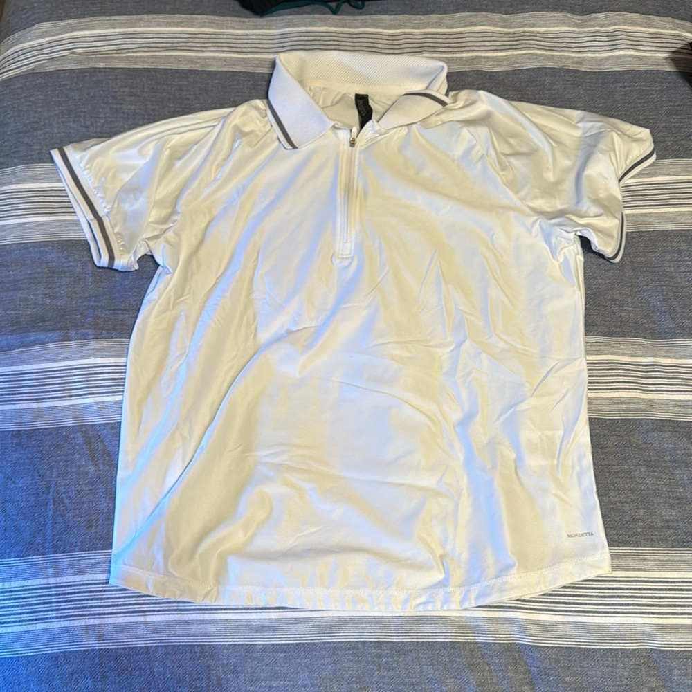 Polo with zipper pull